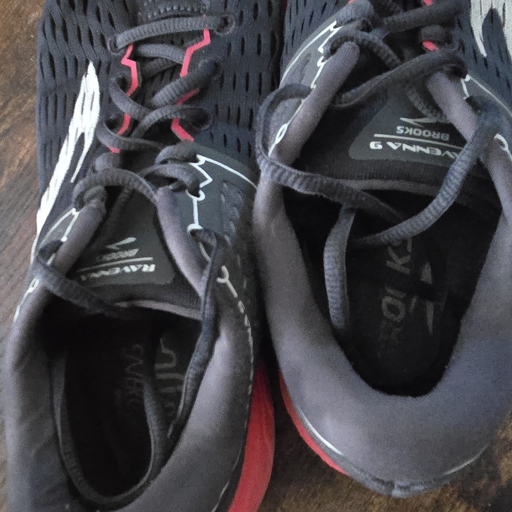 Brooks Ravenna 9 Women's Black and Red Athletic Shoes
